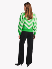 y.a.s • kavalli • zip-pullover