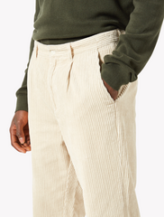minimum • bratis • weiche kordhose