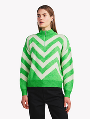 y.a.s • kavalli • zip-pullover