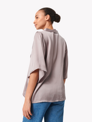 soaked • hela • leichte bluse