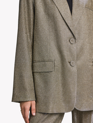 y.a.s • styles • schimmernder blazer