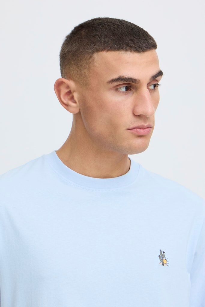 T-Shirt mit Stickerei - UWET