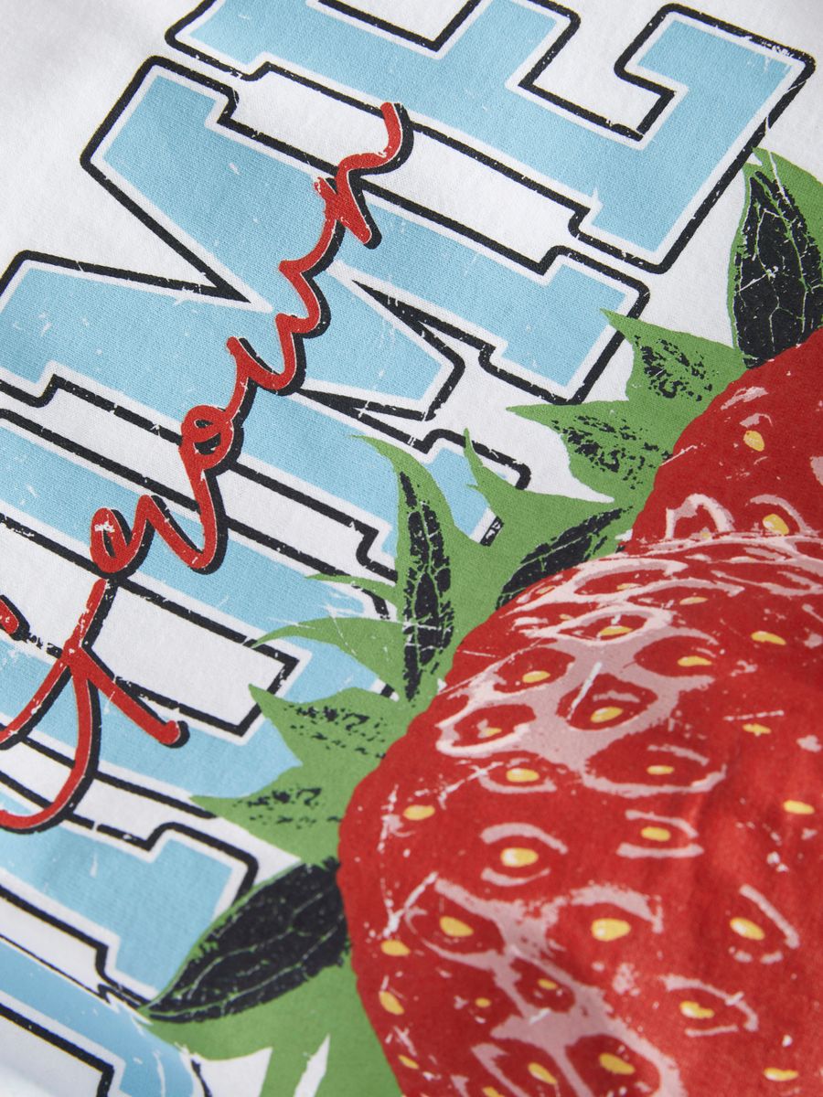 Strawberry T-shirt "MILLOW" in boxy fit
