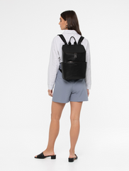 matt & nat • brave • black