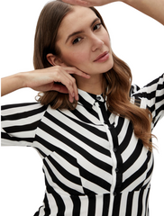 y.a.s • savanna • statement kleid