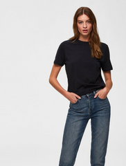 selected femme • my essential • basic t-shirt o-neck