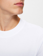 selected homme • relax colman • basic t-shirt mit breiterem kragen