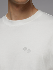 pinqponq • t-shirt unisex • dandelion white