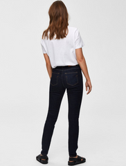 selected femme • my essential • basic t-shirt o-neck